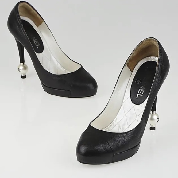 CHANEL Black Leather With Faux Pearl Pumps Size 7/37.5 - Picture 1 of 5